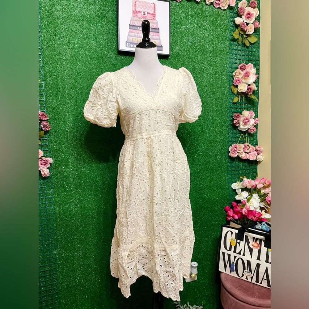 🌷Brand New eyelet dress embroidered can fit Sm up to M very nice quality!🌷 - Picture 3 of 8